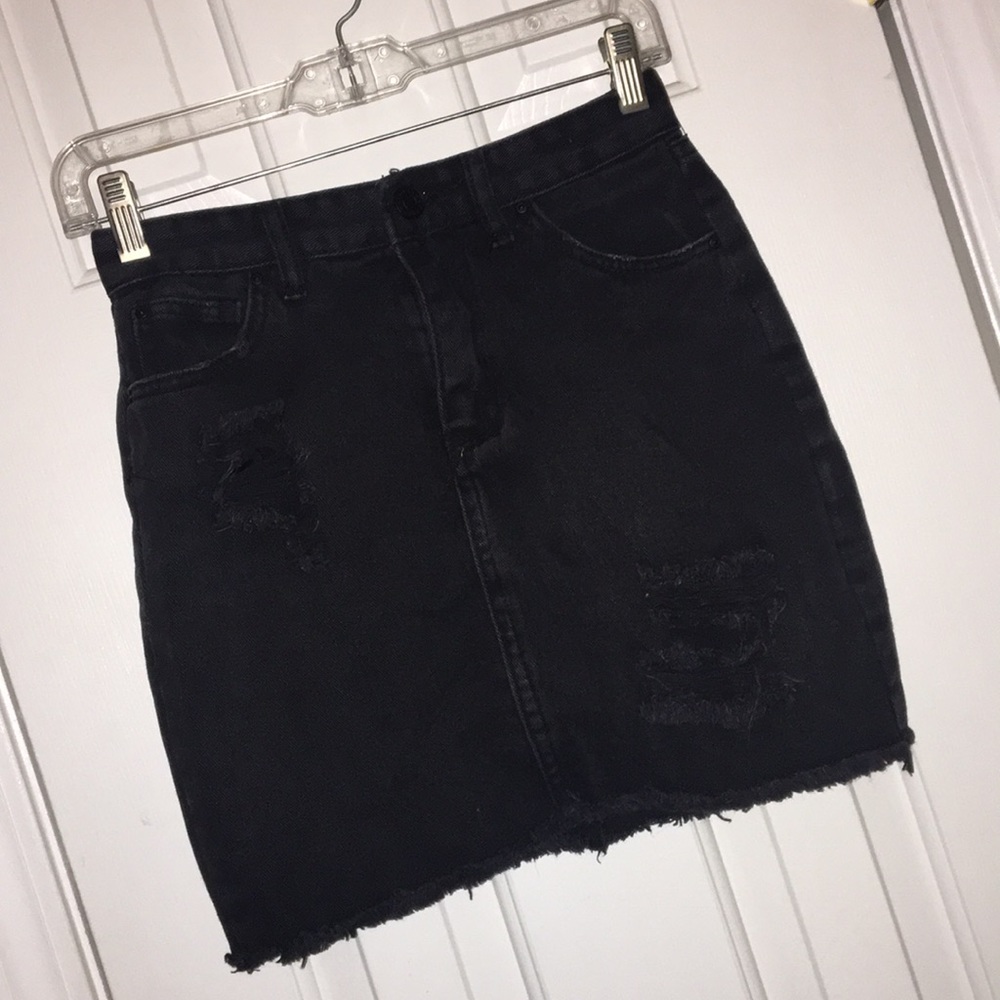 Black denim skirt || size x small
